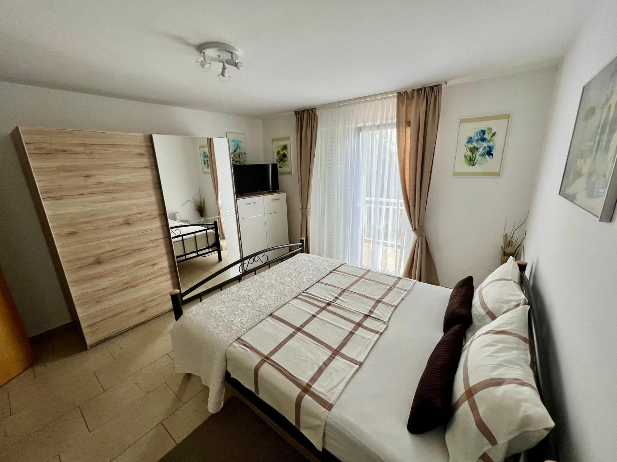Apartmani Fortuna ลุมบาร์ดา ภายนอก รูปภาพ